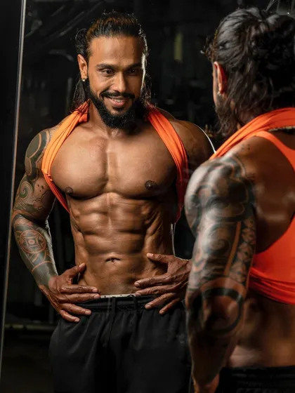 This is the result of consistency. A defined, sculpted physique is earned through a smart diet and dedicated training. This is the goal we work towards together.