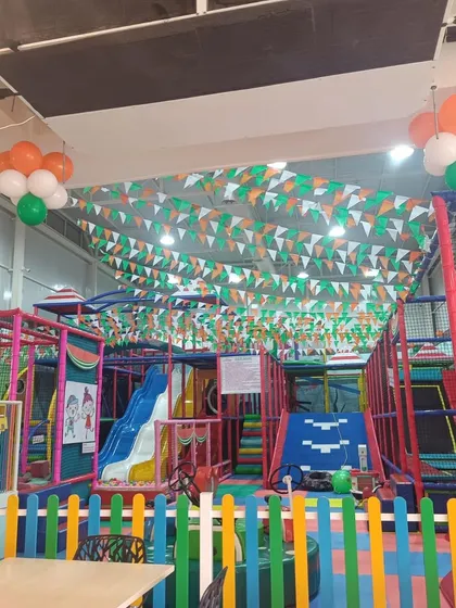 The entire adventure zone was decorated with the colors of the Indian flag. It was a joy to combine the fun of playtime with the spirit of national pride.