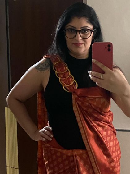 A selfie moment capturing the details. The unique ring buckle on the saree pallu adds a structural and fashionable element to the traditional drape.