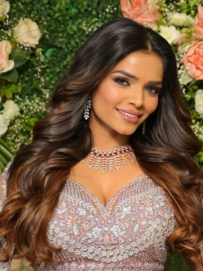 Want to look this pretty on your wedding day? This glamorous reception look with a lilac lehenga and soft, smoky eyes is pure perfection.