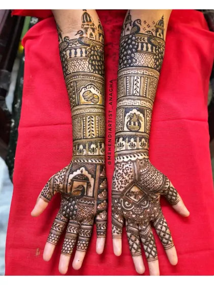 This is the level of artistry we work towards in the Basic to Bridal course. This full bridal mehendi showcases intricate figure work, including palace and peacock motifs, and demonstrates the clean, symmetrical patterns you will learn to master.