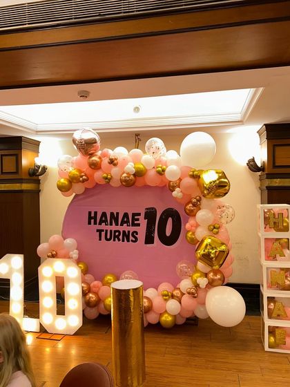 A full shot of the decor for Hanae's 10th birthday, showcasing the balloon ring and personalized elements.