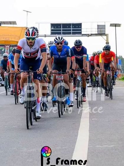 The elite peloton, a tight and fast-moving group.