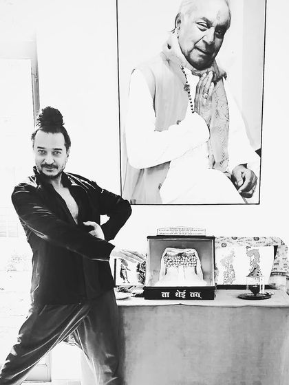 Though I am a Flamenco dancer, I have deep respect for Kathak. Here I am at the Kalashram of Padma Vibhushan Birju Maharaj ji in Delhi to seek blessings and pay my respects to his incredible legacy.