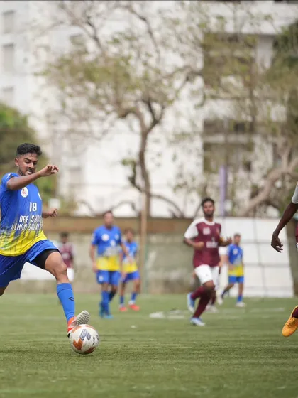 Driving into space with the ball, our player looks to create a goal-scoring opportunity.