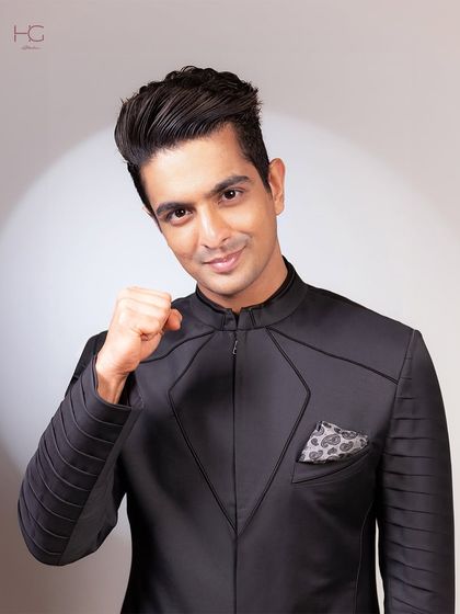 Confidence in craftsmanship. Ranveer Allahbadia embodies the strength and style of this uniquely structured achkan set.