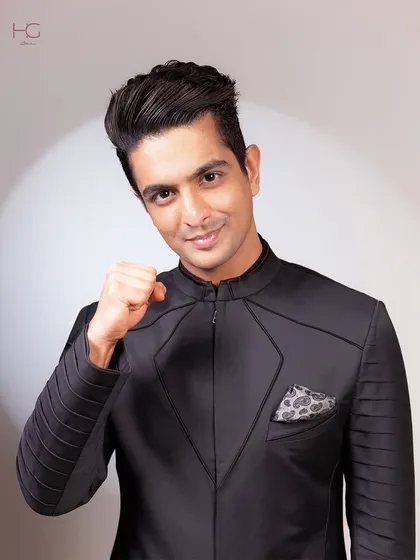 Confidence in craftsmanship. Ranveer Allahbadia embodies the strength and style of this uniquely structured achkan set.
