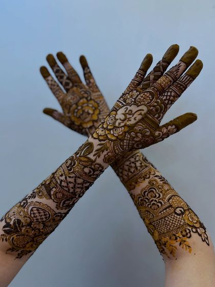 Z4 Studios - Special Occasion Henna My Signature Florals (The 'Floral Queen') photo 24