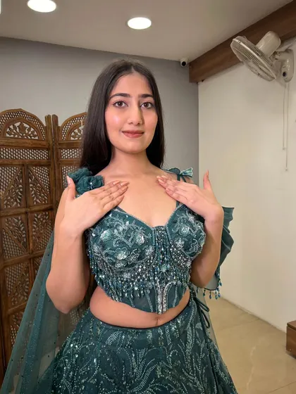 The smile says it all. Feeling beautiful and confident is easy in an outfit like this.