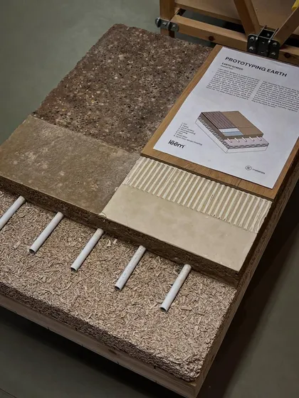 A cross-section model demonstrating the layers of an earth-based flooring system. This type of educational tool is invaluable for understanding the technical aspects of sustainable construction methods like rammed earth and earth blocks.