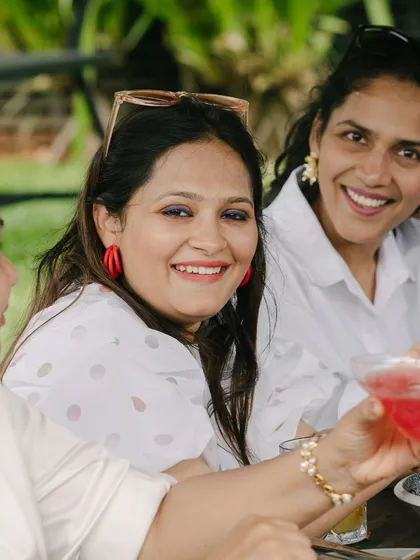 Happy faces and colorful cocktails. This is the scene at one of our garden gatherings, full of smiles and good cheer.