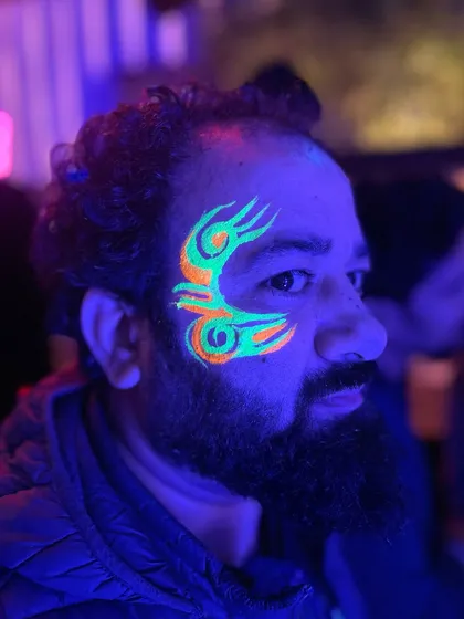 Another cool neon design for the guys. The sharp lines and bright colours create a really striking effect.