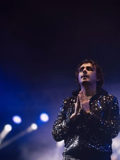 A quiet, prayer-like moment from Sonu Nigam amidst his high-energy concert. These are the soulful shots that I believe tell a deeper story about the artist.