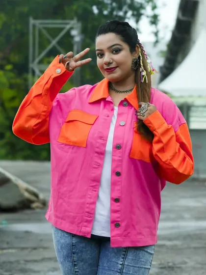 Peace and positive vibes. A happy shot from the Aditya Gadhvi concert, ready to get the show started.