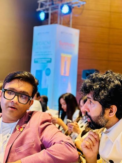 In conversation with a colleague at AXS 4.0. I participated as a panelist on body contouring, sharing real-world insights on using toxins, threads, fillers, and energy-based devices for comprehensive silhouette shaping.