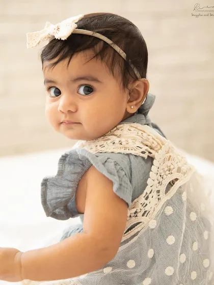 The sitter session is one of my favorites. This close-up portrait captures the beautiful curiosity and chubby-cheeked innocence of the 6-8 month milestone.