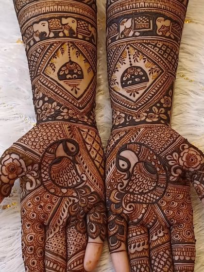 Intricate Bridal Hands photo 38