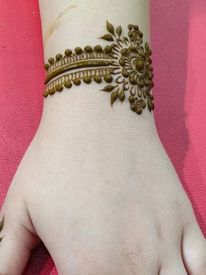 A simple floral wristband design. This is a lovely and quick option for festivals or small gatherings.