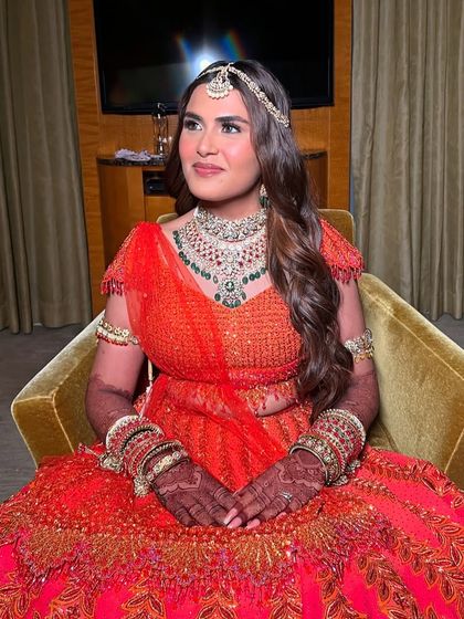 A portrait of a modern maharani. The makeup for Yesha was kept soft and glowing to let her stunning features and magnificent jewelry take center stage.