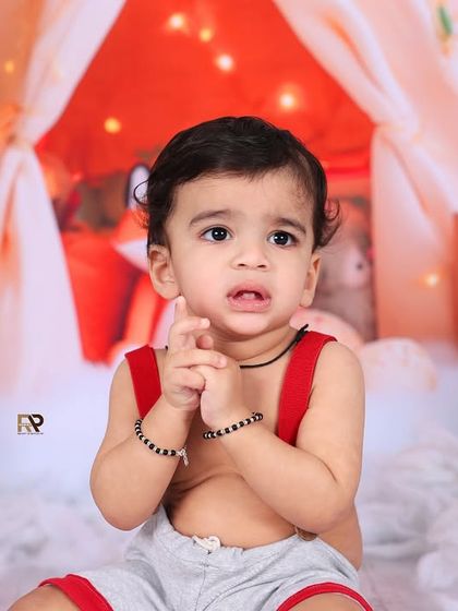 Another expressive moment from the fox-themed session, capturing the baby's curiosity and charm. The warm lighting and cozy props create a heartwarming scene.