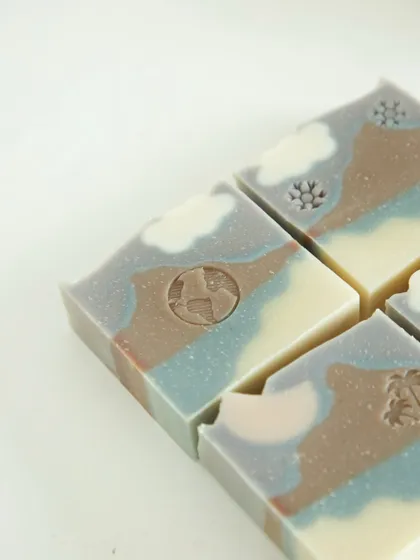 The earthy layers of the 'Mountain Mist' soap capture the calm of a flowing river.