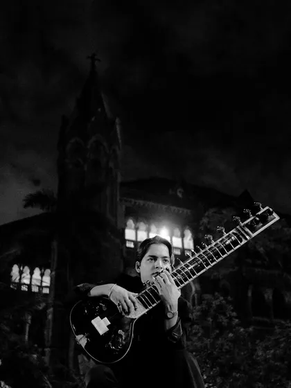 A moody, black and white portrait in Mumbai. The couplet speaks of the intense love and anticipation one feels, which is very similar to the feeling before a performance.