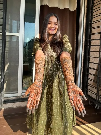 Another shot of a happy bride showing off her full bridal mehndi. The joy on her face is the best feedback I can receive.
