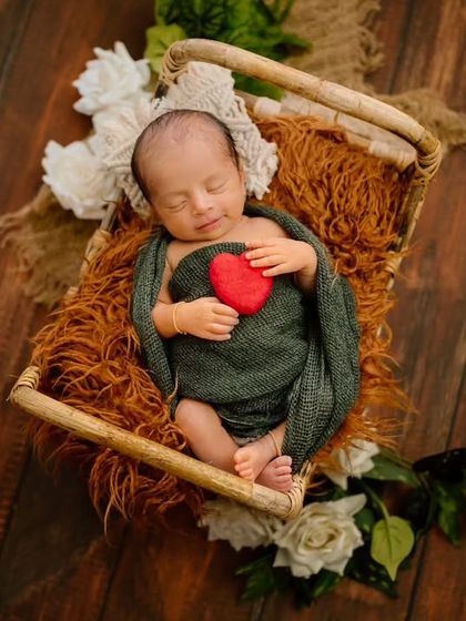 Newborn & First Cuddles photo 8