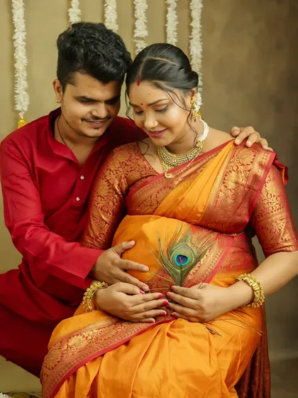 A sweet, intimate moment during a traditional maternity session. The way he looks at you, full of love and admiration, is what makes these couple portraits so precious.