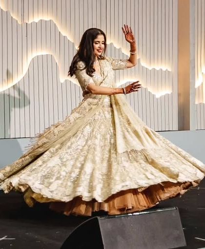 A beautiful twirl from the bride during her solo performance. We choreograph solos that are not just about steps, but about expression and grace.