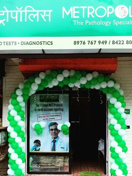 To mark the grand opening of this Metropolis diagnostics center, I installed a welcoming balloon arch at the entrance. The green and white colors were chosen to match the company's branding, attracting attention from passersby.