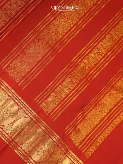 A stunning vintage red Kanjivaram with a traditional gap border and gap pallu, a true heritage piece for any festival.