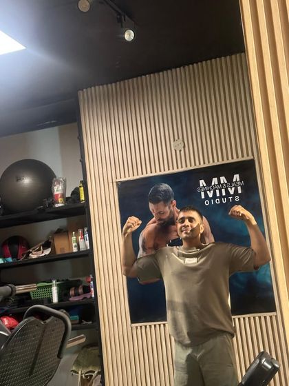 Another flexing pose.