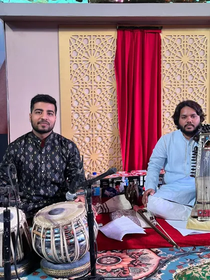 Pictures from a show a couple of months back with the talented sarangi player Shahnawaz Khan Niazi.