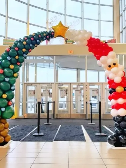 Talk about a grand entrance! We had so much fun creating this unique Christmas balloon arch, shaped like a Christmas tree flowing into Santa Claus. This large scale balloon sculpture is a super fun way to welcome guests and employees. 🎉