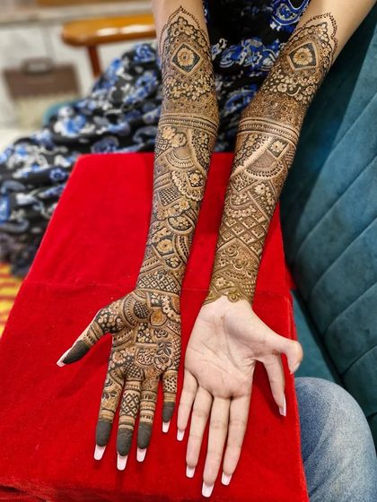 A side-by-side comparison of a hand with and without mehendi, showing the process of creating a full-arm Dubai-style design.