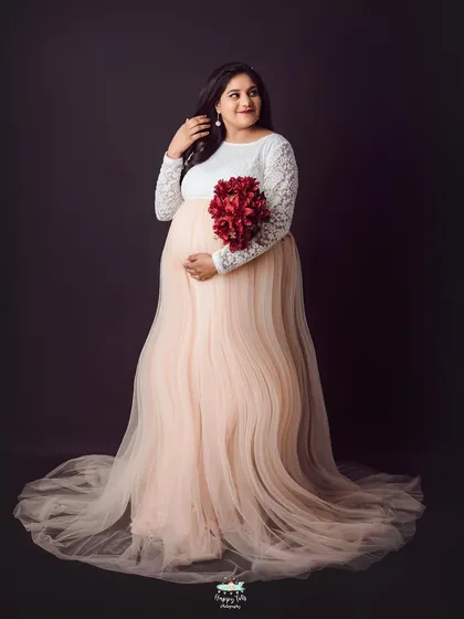 A beautiful solo portrait featuring our peach and white gown. The addition of a red bouquet adds a lovely contrast and a touch of romance.