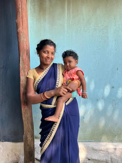 A mother and child from the Gond tribe in Kanha. Our tours provide a window into the lives of the people who call these beautiful landscapes home.