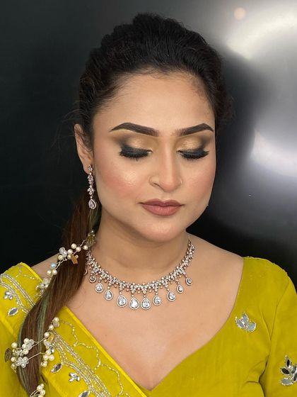 A close-up of the finished engagement makeup, showing a classic golden-brown smokey eye. This is a versatile and highly requested look you will master.