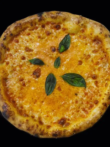 This is my classic Margherita pizza, fresh from the oven with a perfectly crisp crust, rich tomato sauce, melted mozzarella, and fresh basil. It’s a simple yet delicious highlight of my live pizza station menu.
