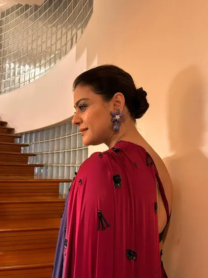 Styling the iconic Kajol was a dream. We chose this beautiful dual-tone Shivanand & Narresh saree with a contemporary embellished strap, creating a look that is both graceful and modern.