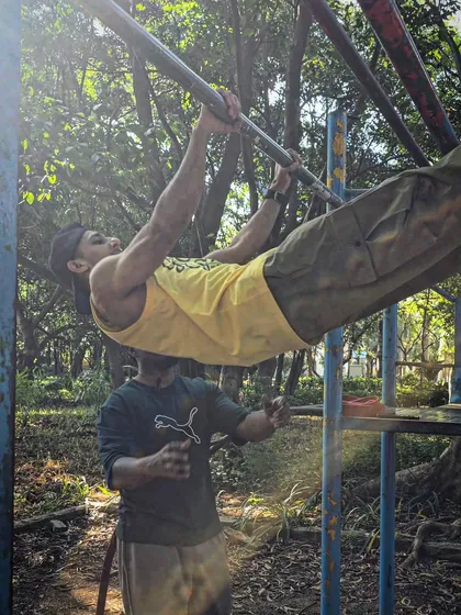 Mastering your own bodyweight is the foundation of true functional strength. This is an advanced calisthenics move, a front lever, which we build up to with progressive training during our outdoor sessions at Tavarekere Park.