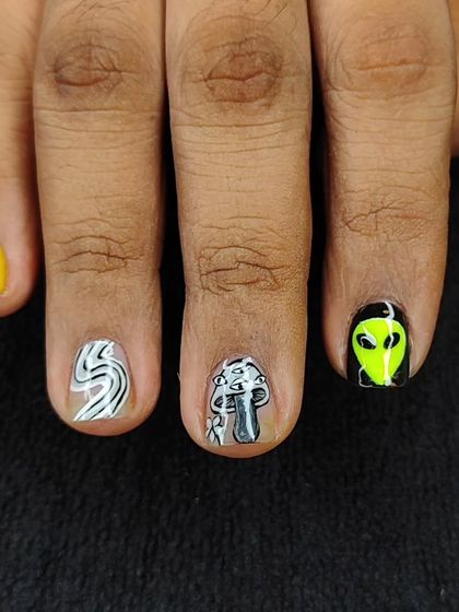 Express yourself with quirky nail art. This fun set for men includes a mix of hand-painted icons like a smiley face, a mushroom, and an alien.