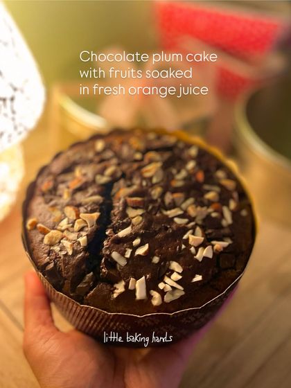 For those who prefer no alcohol, I bake this delicious chocolate plum cake. The fruits are soaked in fresh orange juice, giving it a sweet and tangy flavour that’s just as rich and festive.