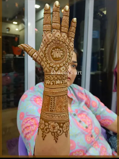 A beautiful and detailed design perfect for the bride's sister or close friends. It features a lotus mandala on the palm with intricate work covering the arm.
