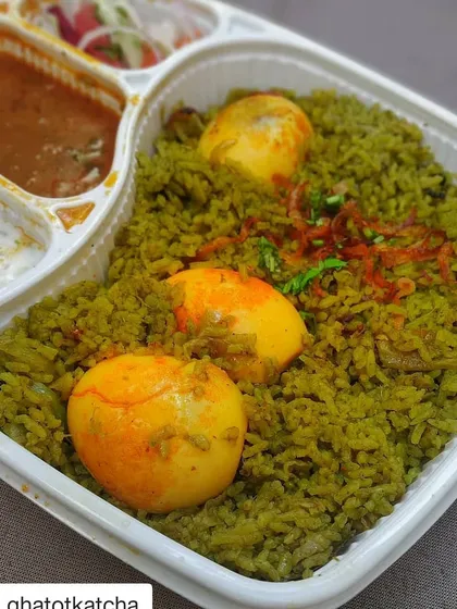 Here’s a closer look at my Thuppangadi Egg Biriyani, served in our convenient takeaway meal tray. The fragrant, green chili and pepper-spiced rice is paired with perfectly cooked eggs, along with my homemade salan and cooling raita.
