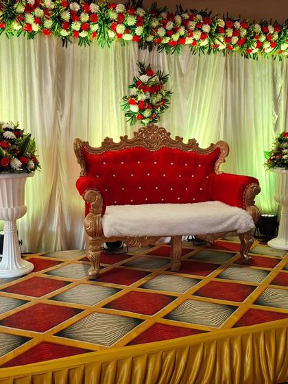 The same stage as the previous image, but with warm yellow lighting. This demonstrates how I can adjust the lighting during the event to create different atmospheres.