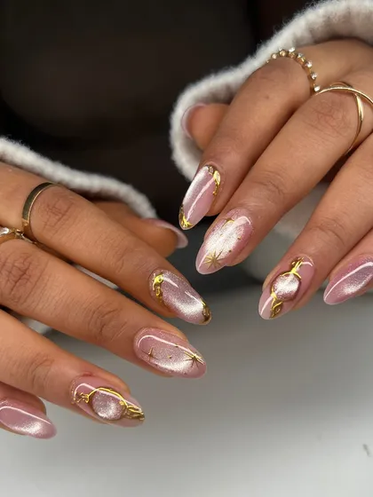This shot highlights the beautiful texture and shine of the sculpted gold over the shimmering pink base.