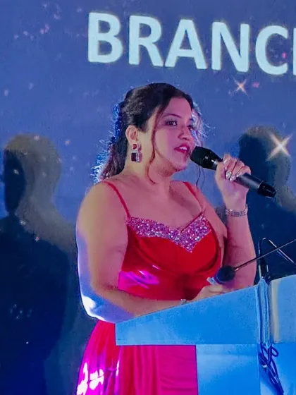 Addressing the audience at the Fairmont Jaipur for an HDFC Life and SVC Bank event. I bring a regal and polished presence to high-end corporate gatherings.