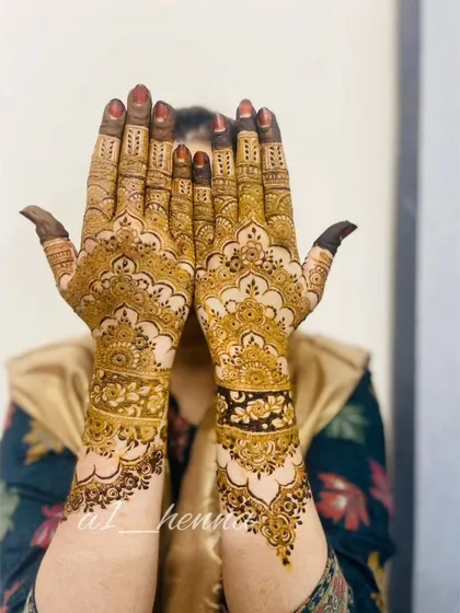 Another shot of the beautiful Pakistani henna design, highlighting the delicate patterns and the rich color of the fresh paste.